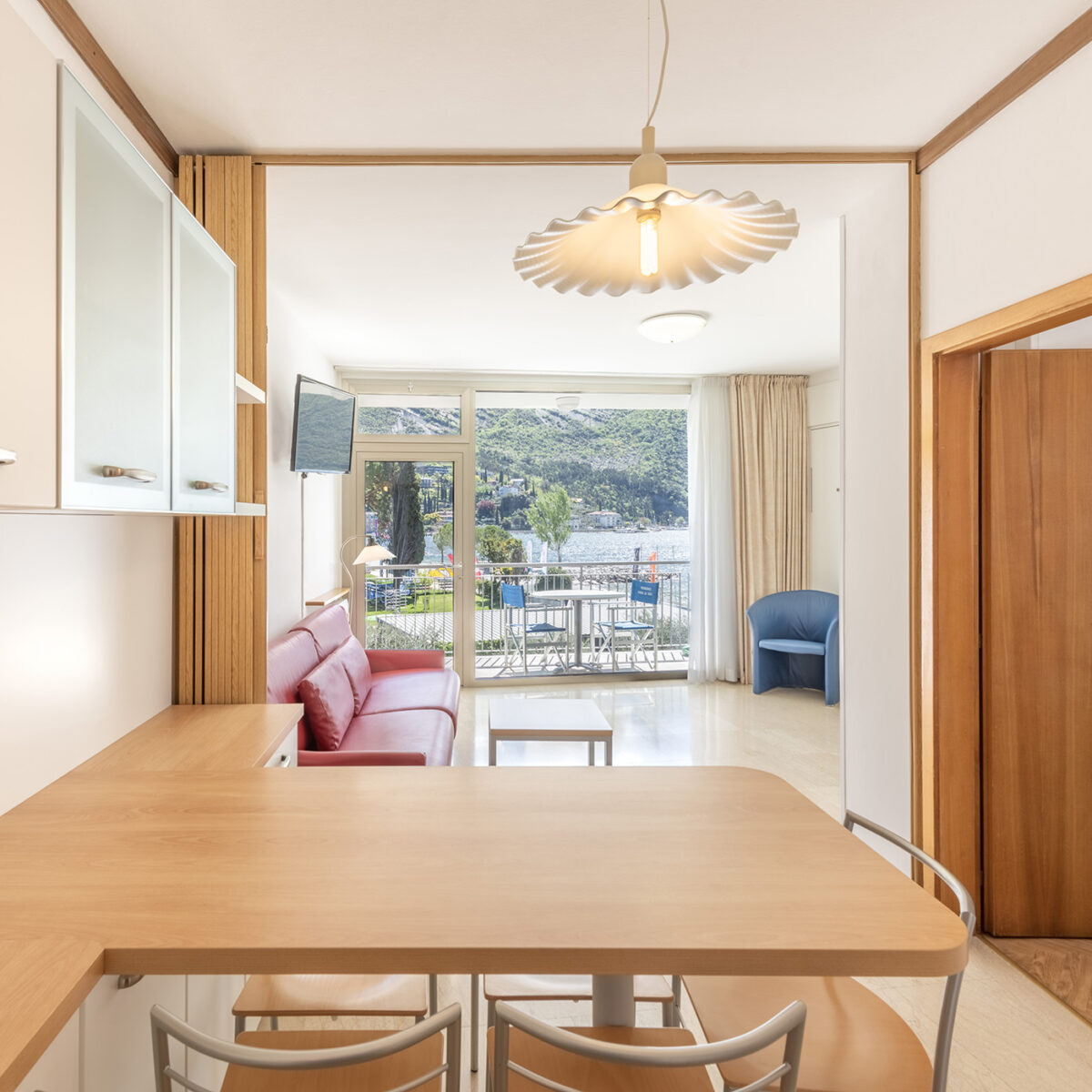 A versatile folding door effectively separates the dining area from the living room