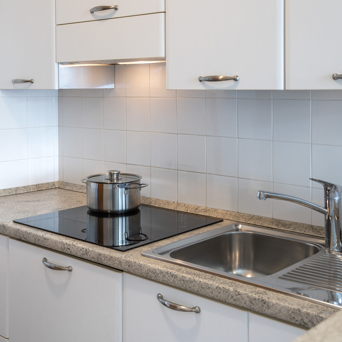 The well-equipped kitchenette boasts modern amenities