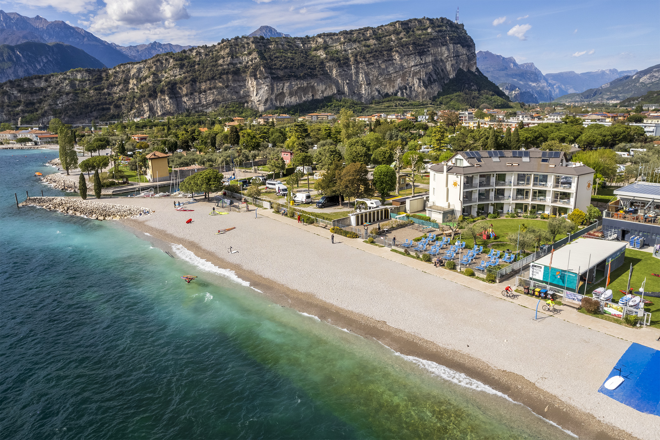 appartamenti fronte lago di garda con accesso alla spiaggia di Torbole