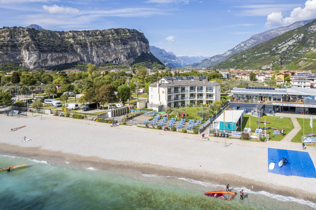 Residence Casa al Sole in Torbole sul Garda, Seeblick-Apartments mit direktem Strandzugang