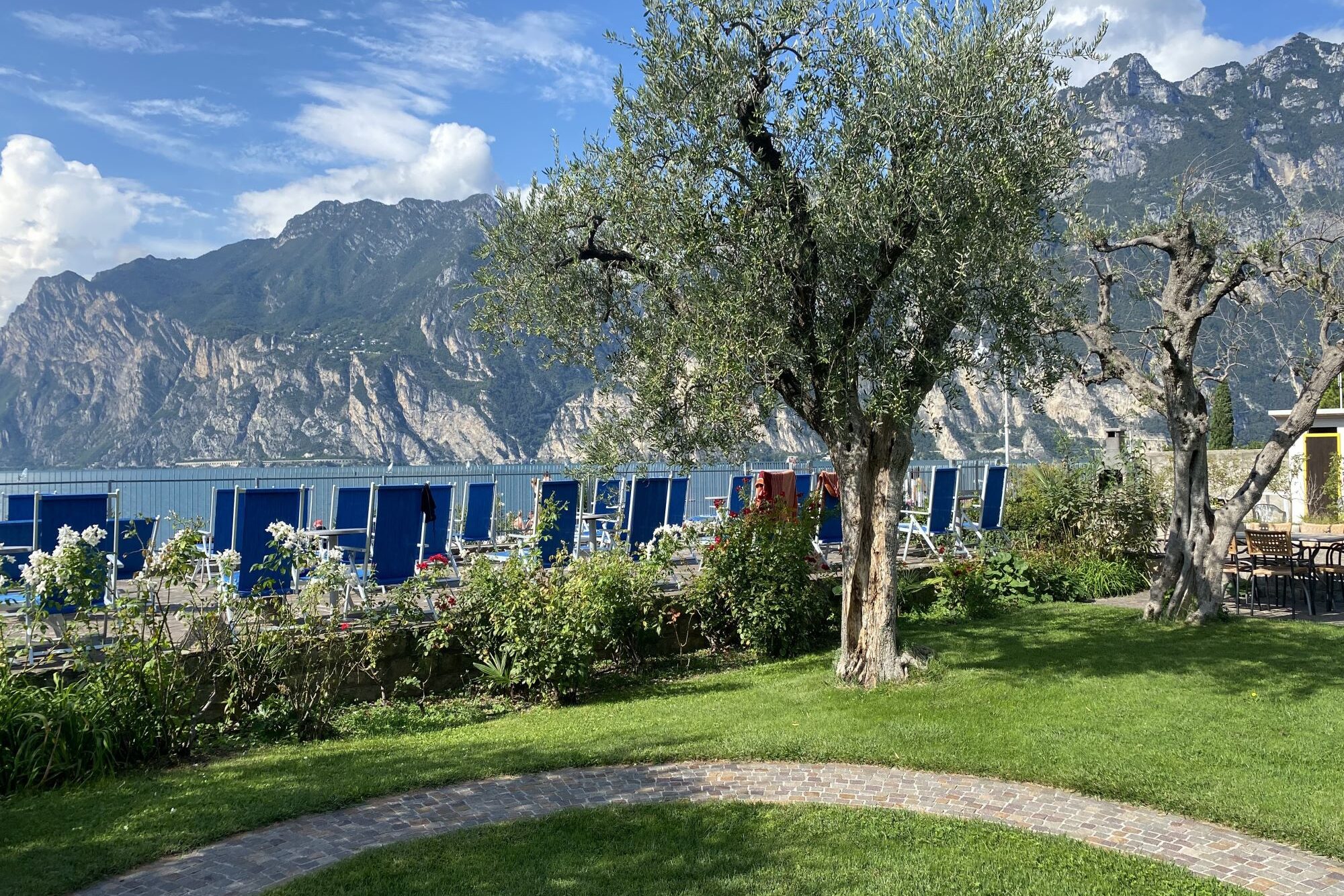 terrazza dedicata al relax perfetta per prendere il sole o leggere un libro 